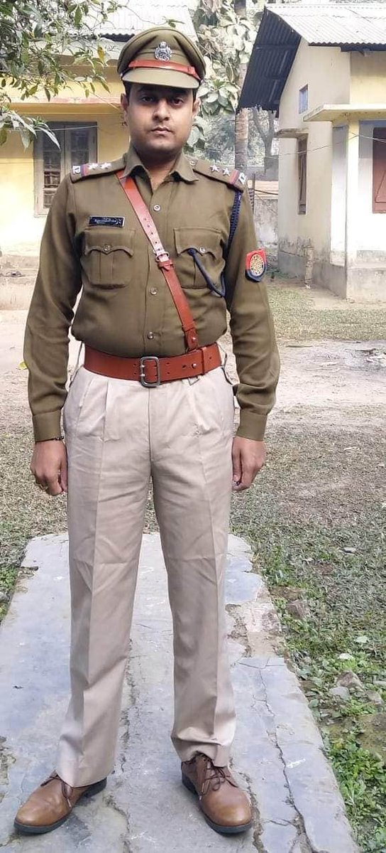 Why do the constables of Assam Police wear different berets of mainly blue,  red, and khaki colour? - Quora