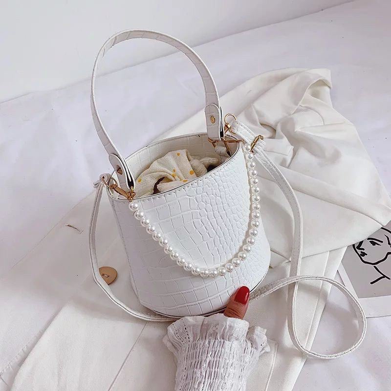 Hope Pearl Bag Price : RM35 only READY STOCK  POSTAGE : SM RM8 / SS RM11Product Info:Material : Pu LeatherSize: 17cm(L) *17cm (H) *15cm (W)