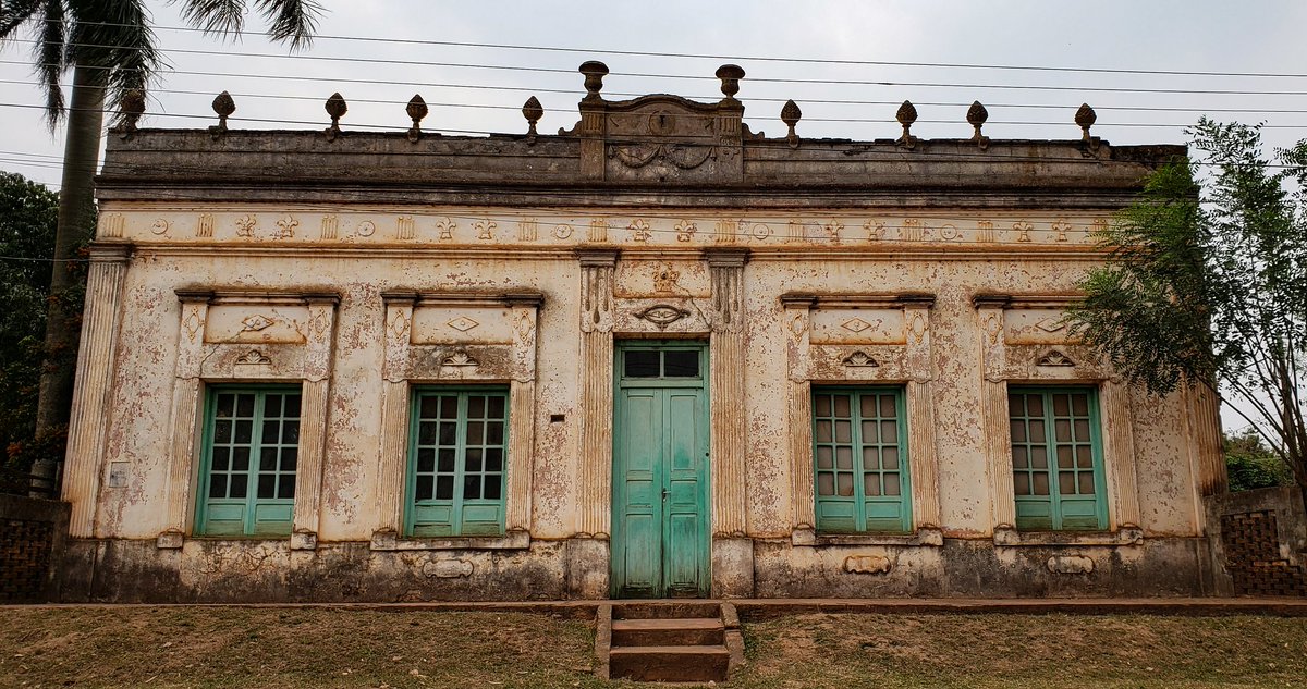 Centenaria casa [1919-2019] con puerta y ventanas en verde agua. Iturbe, Guairá.