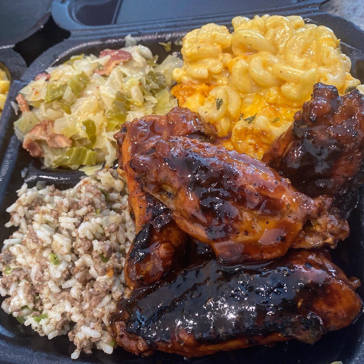 its_gloyalty's tweet photo. I’m a Private/Personal Chef, based in Birmingham, Al. I sell plates, offer meal prep, private dining, and catering. I’m looking to expand my business, my next client could come from your TL. So it won’t hurt to RT🔥 bringing vibes to da kitchen
IG: @cheftypates #PlatesWithPates https://t.co/iHgsA8VVjQ