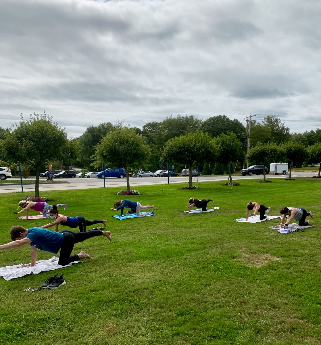 unetweets's tweet photo. 🧘‍♂️🧘‍♀️Before it gets too chilly catch the last few yoga classes on the ACHS Lawn: Wednesdays at 7am and Fridays at 11am! #WeAreUNE #WearYourMask #Yoga https://t.co/rk13NDmgg3