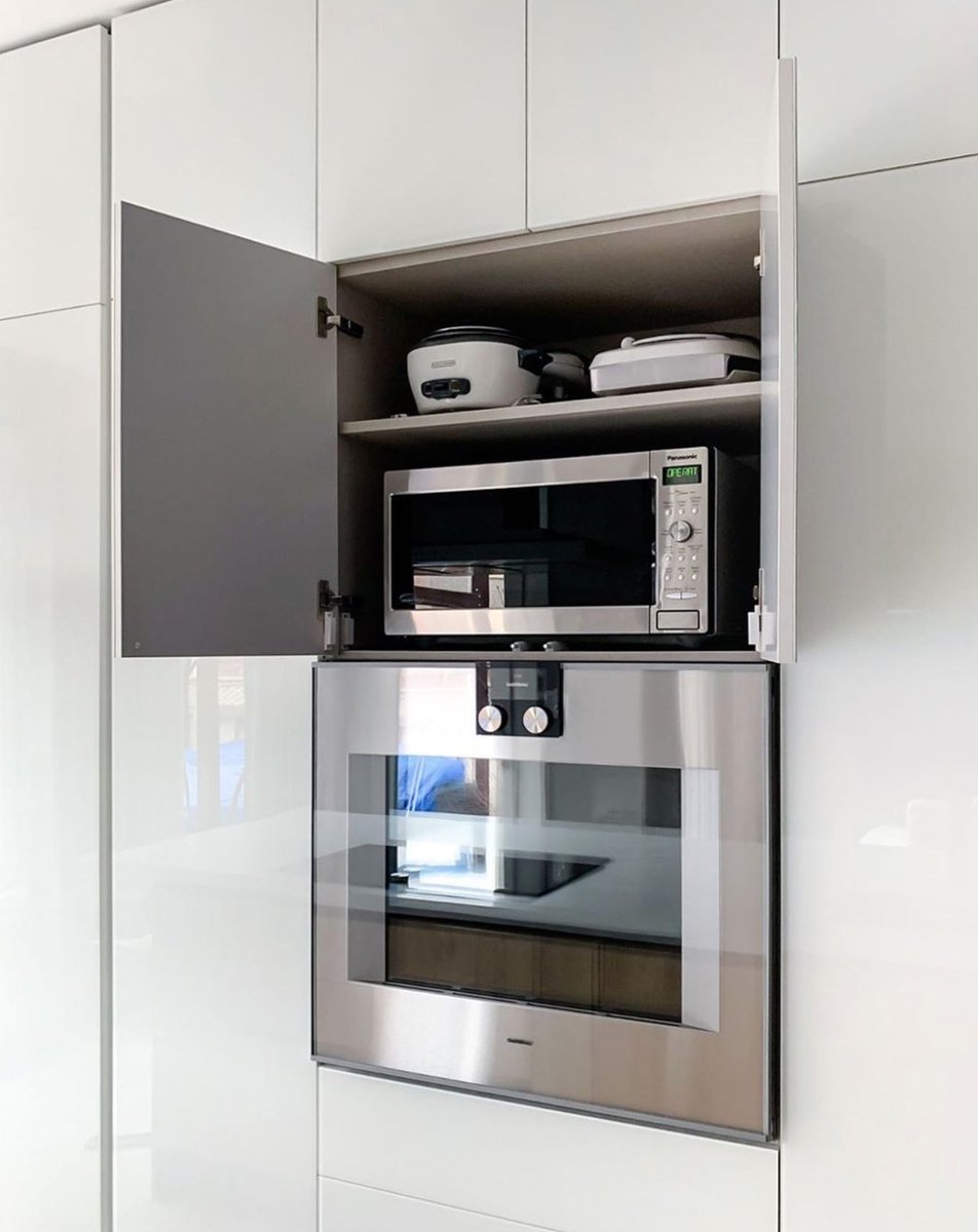 scavoliniTO's tweet photo. Now you see it, now you don't! Microwaves are one of those appliances you try to avoid but comes in handy during a meal prep. #ScavoliniTO cabinetry provides enough space to safely store &amp; tuck away the appliance when not in use. #Microwave: @Gaggenau_US. https://t.co/nzUIpRBEWv https://t.co/Vr7BrJcsM3