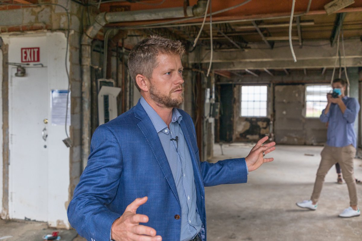 thedanlesniak's tweet image. Those at the top of the mountain didn&apos;t wake up there, they climbed. 📈

#HyperFastAgent #Coach #Mentor #Teach #Learn