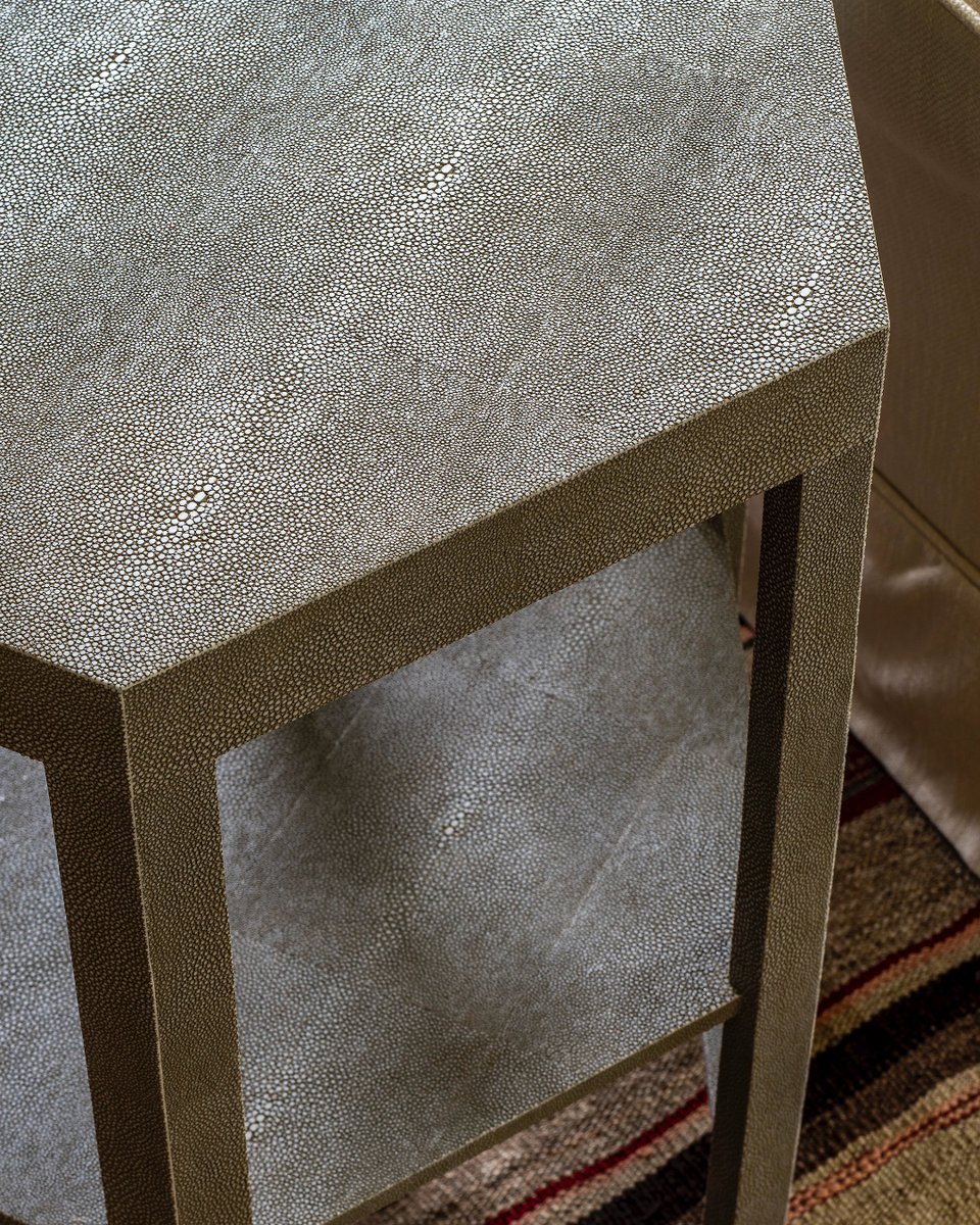 Crisp lines and satisfying symmetry in the Fairmont Side Table.

#vaughandesigns #design #interior123 #decoration #vaughan #englishdesign #lighting #interiordesign #homedecor #home #interiors #interiorinspiration #fairmont #table #elthamcollection #newproduct