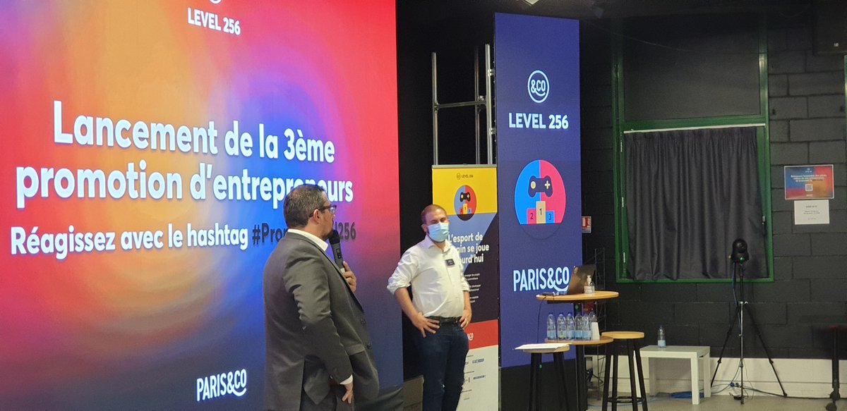 MaisonEsport's tweet photo. La soirée commence avec une prise de parole de @B_Perrin_, directeur de @Level256_Paris qui explique le déroulement de la soirée et remercie nos partenaires d’être venus.
#Promo3Level256 https://t.co/yit7cOaoKL