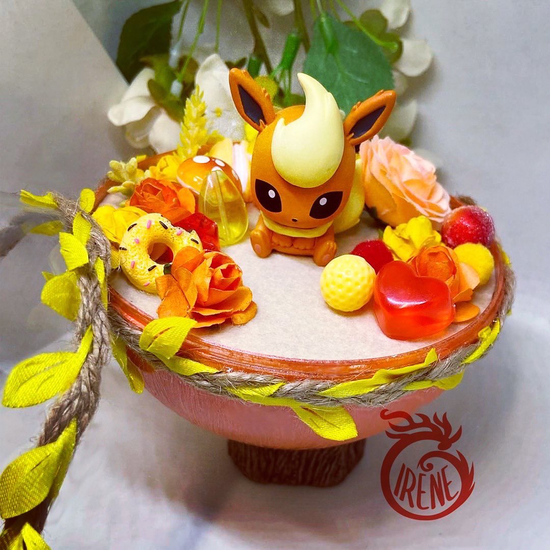 #Flareon! Awesome fiery #eeveelution. I really liked the classic anime episode about 3 #eevee brothers with their absolutely crazy hairstyles. And, revising that episode, I got inspired to make this terrariums. This baby is looking for its owner in my store. Come in! #anipoke https://t.co/1rZgQ7kbog