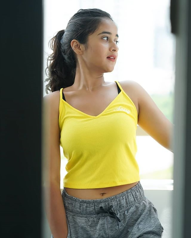 EinLhXqUwAAwgch?format=png&name=900x900