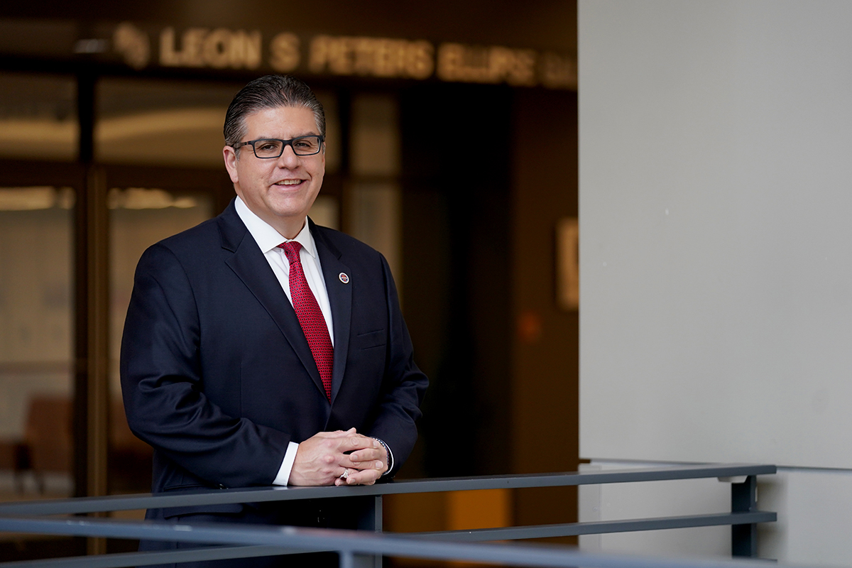 Fresno_State's tweet image. Our Fresno State community joins in congratulating Dr. @JosephICastro on his new appointment as the next @calstate Chancellor. We are proud that his bold spirit will now benefit all CSU students across the state.

Congratulations, Dr. Castro!
bit.ly/2FTllu2