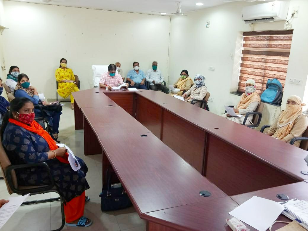 official_jctsl's tweet photo. जेसीटीएसएल मुख्यालय पर MD #श्री_नवीन_जैन के निर्देशानुसार #परिचालक_आमुखीकरण_कार्यशाला का आयोजन किया जा रहा है। जिसमें परिचालक के #कर्तव्य, #व्यवहार, #यातायात_नियमों एवं बस संचालन के दौरान बरती जाने वाली #आवश्यक_सावधानियों के बारे में प्रशिक्षण दिया जा रहा है।
@IASNJ https://t.co/ZE1CCdzUr7