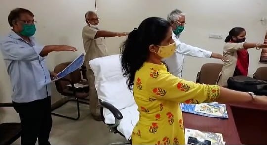 official_jctsl's tweet photo. जेसीटीएसएल मुख्यालय पर MD #श्री_नवीन_जैन के निर्देशानुसार #परिचालक_आमुखीकरण_कार्यशाला का आयोजन किया जा रहा है। जिसमें परिचालक के #कर्तव्य, #व्यवहार, #यातायात_नियमों एवं बस संचालन के दौरान बरती जाने वाली #आवश्यक_सावधानियों के बारे में प्रशिक्षण दिया जा रहा है।
@IASNJ https://t.co/ZE1CCdzUr7