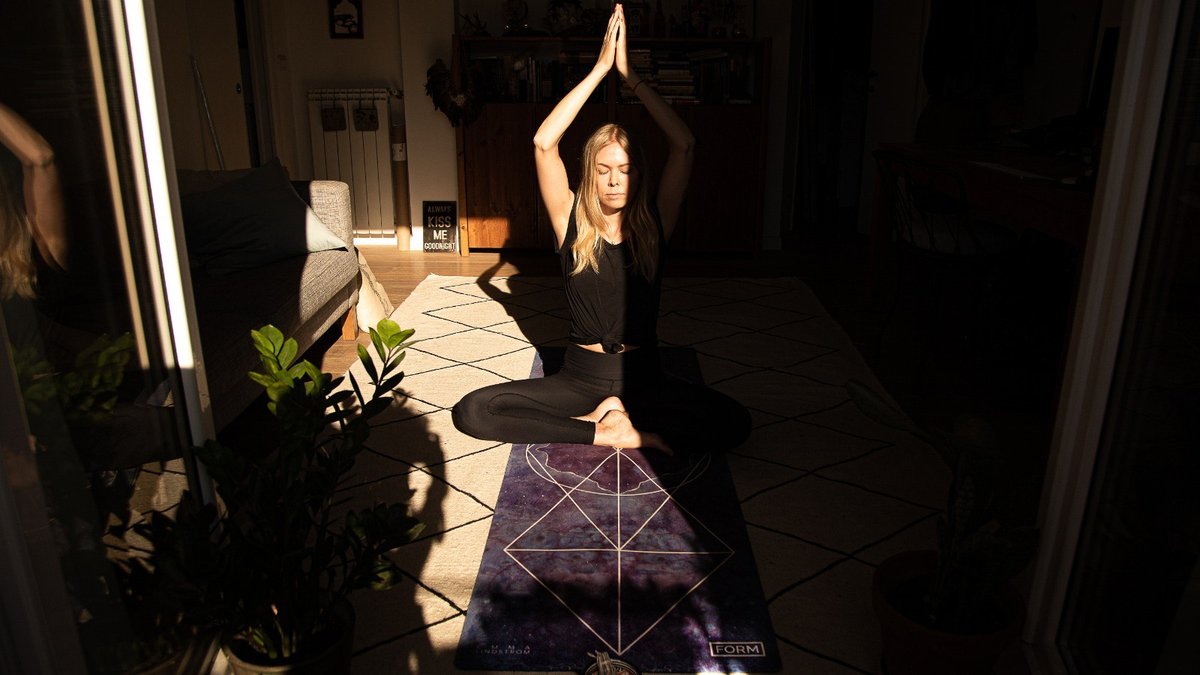 theformfitness's tweet photo. Kind heart, fierce mind, brave spirit 💫😌💖
Happy #NationalFitnessDay to all our #UK yogis 🧘🏽 Why not celebrate by rolling out the mat and spending a few mins on yourself!
Beautiful Caroline with her Eclipse mat giving us the perfect yoga vibes 💜#AllAboutMyForm #formfamily https://t.co/V1BryEMk7V