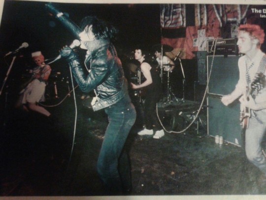 StrangeVanian's tweet photo. #DaveVanian and #TheDamed More tousled hair goodness during the early days for Dave. https://t.co/hmoOaFObmr