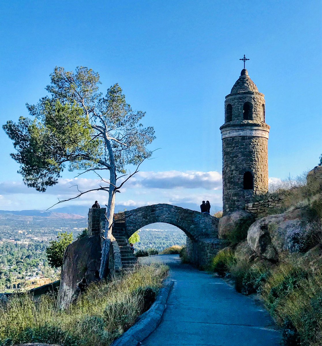 wtravelersunion's tweet photo. A looped hike up #MountRubidoux provides sweeping views of the #California valley below.
.
.
Read about our #travels to #Riverside at https://t.co/4T8lZWcV1p! https://t.co/ZMhmezbzQ1