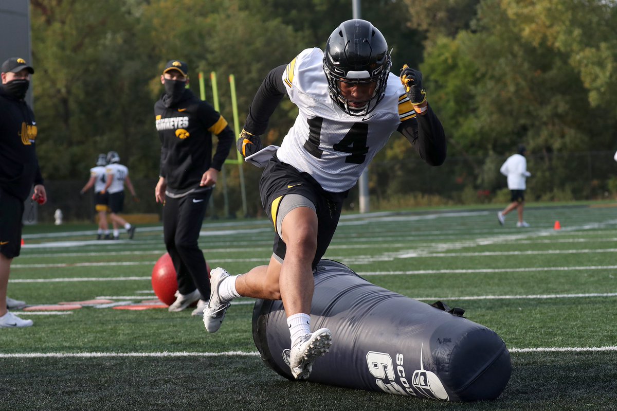 HawkeyeFootball's tweet photo. Preparing to be the best | #Hawkeyes 
📸 https://t.co/ypA2650ATv https://t.co/JC1tIVaoT8