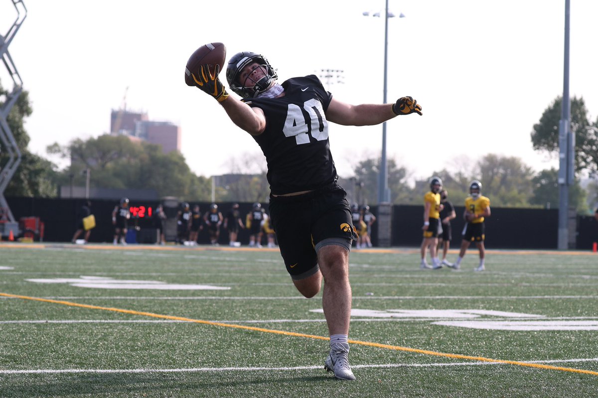 HawkeyeFootball's tweet photo. Preparing to be the best | #Hawkeyes 
📸 https://t.co/ypA2650ATv https://t.co/JC1tIVaoT8