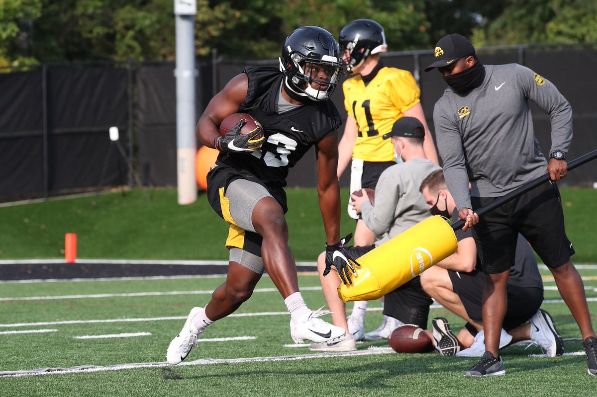 HawkeyeFootball's tweet photo. Preparing to be the best | #Hawkeyes 
📸 https://t.co/ypA2650ATv https://t.co/JC1tIVaoT8