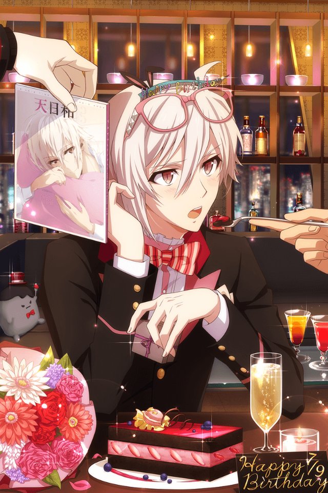 Tenn's cake looks like a cake I ate at Turkey on holiday! It was delicious so therefore Tenn's cake probably would taste good as well!Little macaron...