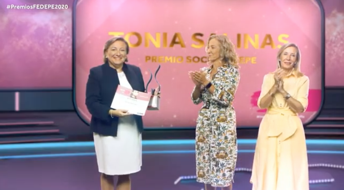 ¡Estamos de enhorabuena! 🥳👏 <a href="/tonsami/">Tonia Salinas</a>, directora-gerente del #ParqueCientífico de la <a href="/UniversidadMH/">UMH</a>, ha sido galardona por @mujeresfedepe en los #PremiosFEDEPE2020 en la categoría "Socia FEDEPE".

¡Muchas felicidades Tonia! 🏆

#MujeresQueDejanHuella