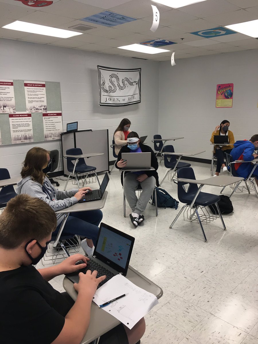 MohonSWMS's tweet photo. @WEMSNews working in groups while social distancing #Discussion https://t.co/dZQ6GybpPY