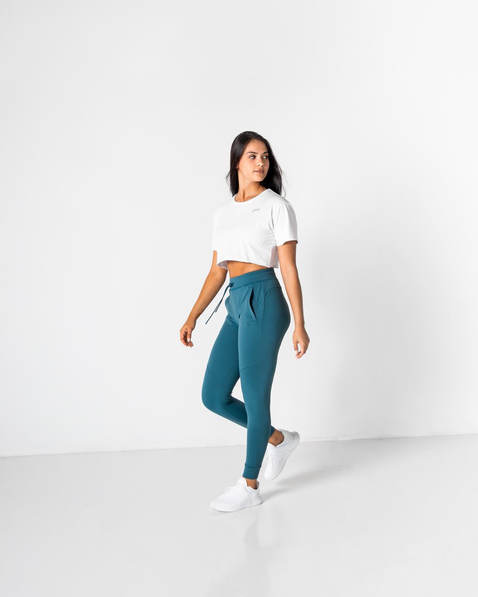 everforward's tweet image. Seize the day with the comfiest jogger you'll own! 🔥
everforwardapparel.com/collections/wo…