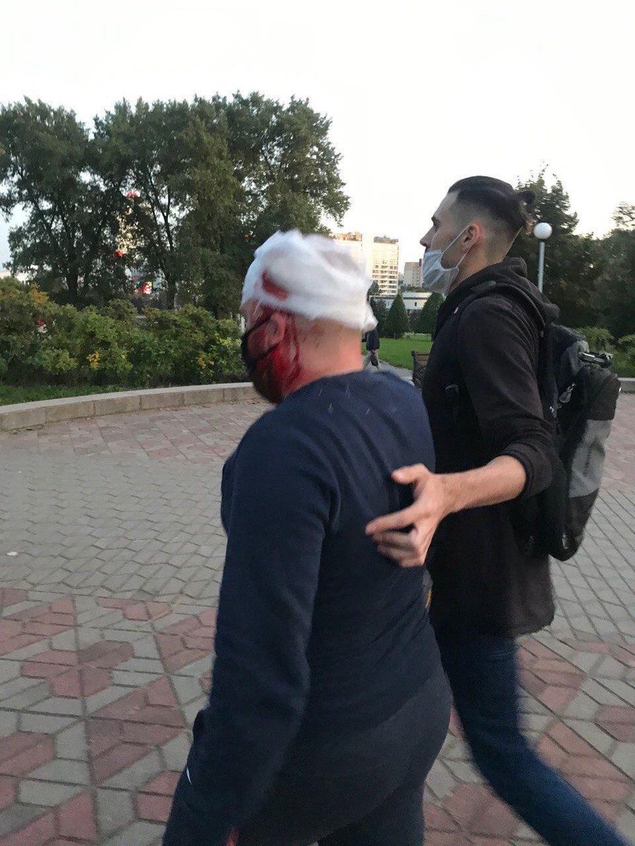 Another head injury in  #Minsk during the evening protests #Belarus credit: motokohelp