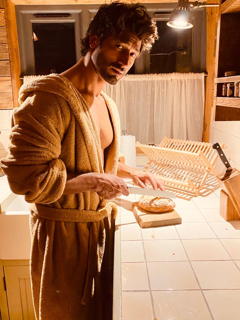 This kind of look surely makes the loaf of bread more yummy!!!😂
<a href="/VidyutJammwal/">Vidyut Jammwal</a>
<a href="/GowSikaJamwlion/">Gowshika💖</a> <a href="/Its_Kanchu/">Singu Ki Deewani</a> <a href="/PriyaBh06184550/">PRIYA BHATTACHARYA & VIDYUT JAMMWAL'S TEAM KOLKATA</a> <a href="/fan_vidyut/">I_am_Jammwal-lion 😎</a> @VaishaliJadon <a href="/jammwal_vidyut/">Vidyut Jammwal love</a> <a href="/VidyutJamwal_fp/">VidyutJammwal❤️</a>