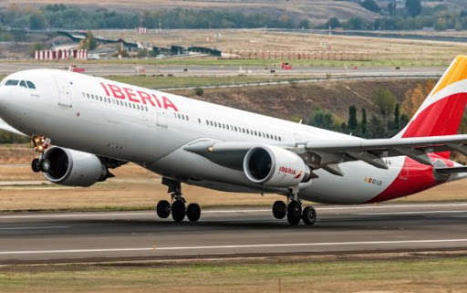 ConsEspLaHabana's tweet photo. ANUNCIO VUELO A ESPAÑA. 🇪🇸

Confirmado vuelo ✈️ La Habana-Madrid para el día 30 de septiembre. @Iberia 

Se trata de un vuelo comercial. Interesados deben gestionar directamente su billete en los teléfonos +5372043460/61/62 o bien en las oficinas Iberia de La Habana. https://t.co/1UVnIOeQMJ