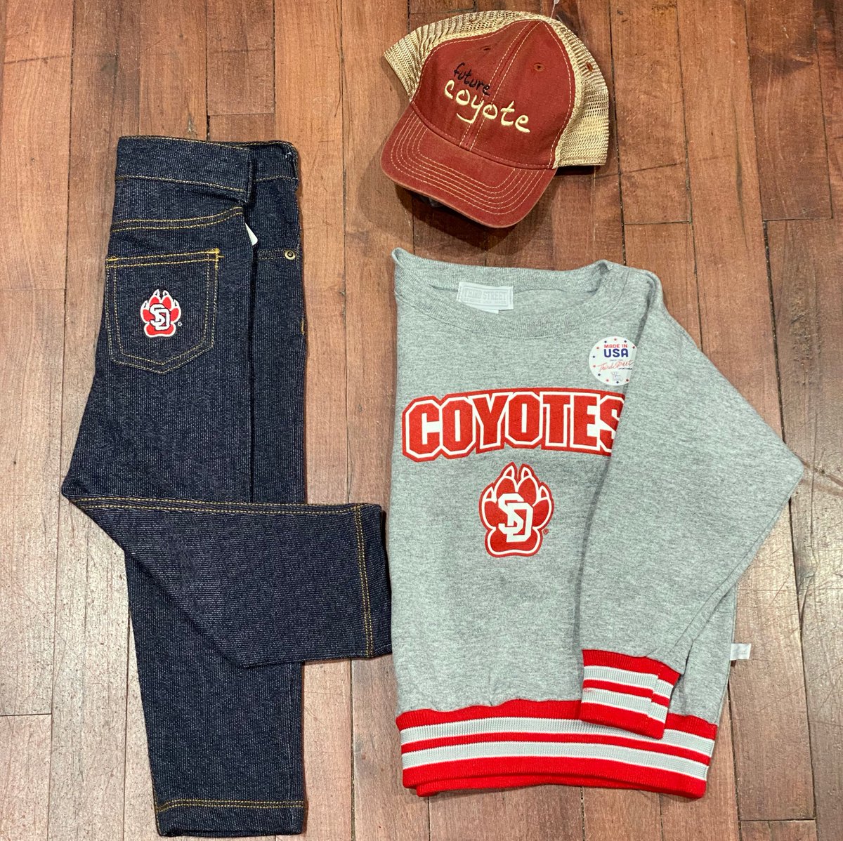It's #WhatToWearWednesday Yotes❗️Treat your favorite future Yote and get these jeans 10% OFF using the code 'WWWednesday' at check out. 👉 yote.us/2SuQU1q #CharliesYoteGear #ShopCharlies