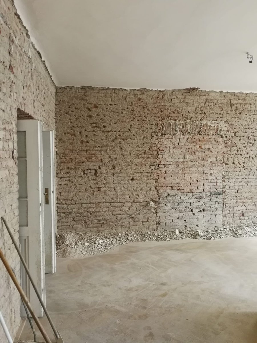 4/ Demolition continues. Some more pictures as we smash the old wall render and finish destroying a key wall to open up the living room / kitchen area.