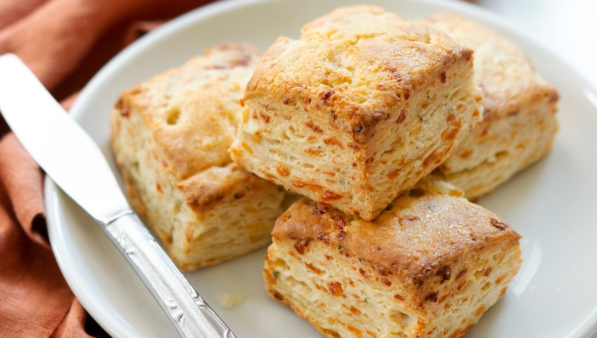 LHTCook's tweet photo. These tall, flaky and tender #biscuits are packed with cheddar cheese and garlic. To get a flakier biscuit, we used our own shortcut take on the classic lamination method - check it out, link to recipe: https://t.co/bbXGG1wyHq
#baking https://t.co/QE457211C6
