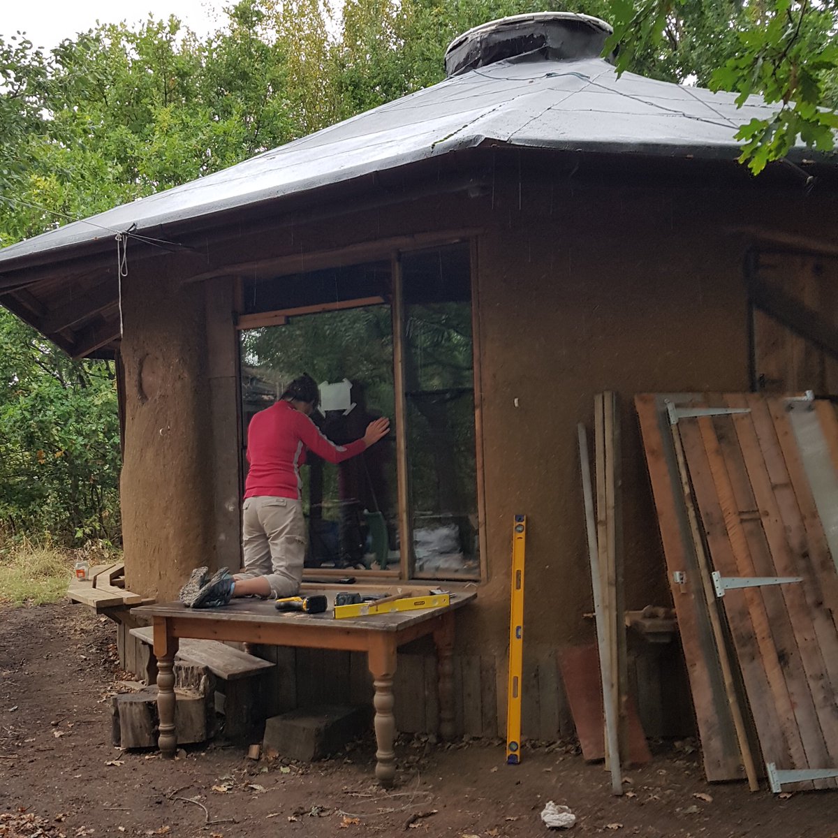 Getting ready for tomorrow's #lime &amp; #clayrender workshop in #northlondon. We have 1 space thats 4 grabs, free. Message us direct. 9.30am start till 4pm. Learn #pargetting #wattleanddaub n #renders