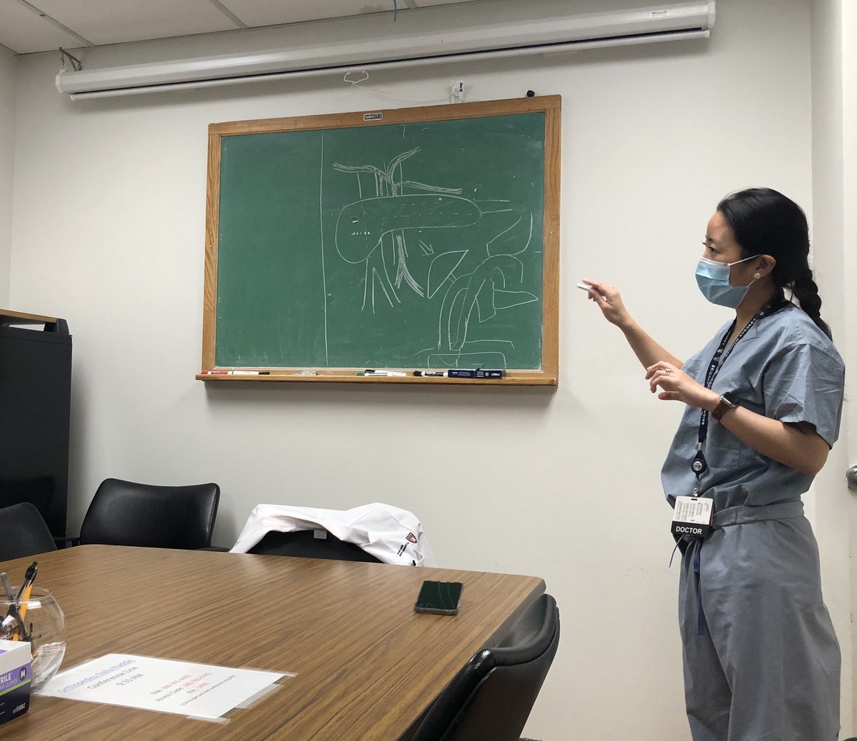 Chief Resident @heatherlyu shows off her artistic talent while leading afternoon teaching rounds on Whipple anatomy! @BWHSurgery #bebrighamtrained