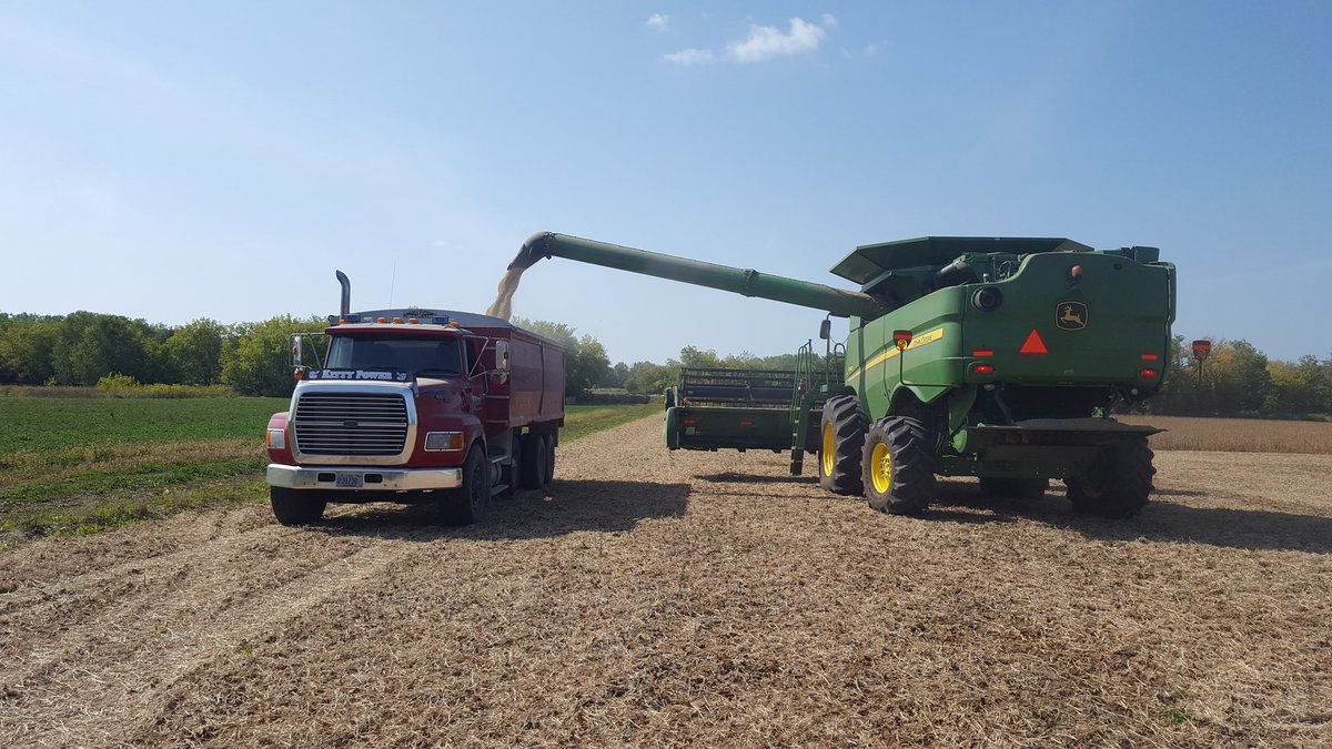 #harvest20 is in full swing in #Wisconsin. Yields are ok. Drought sliced off the top end. I love this time of year.   #agronomistlife #WednesdayMotivation