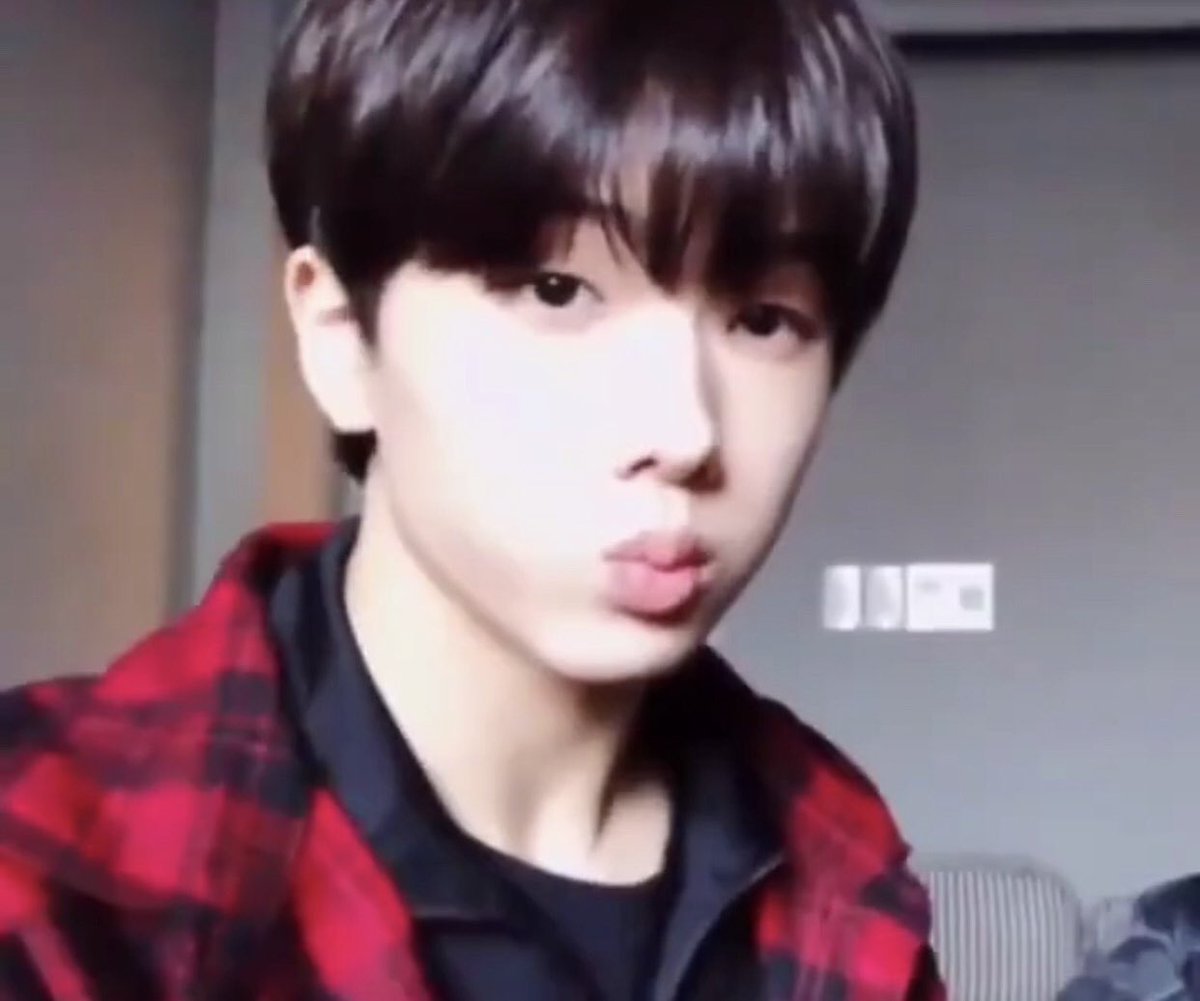 fromiIf's tweet image. cries hes so tiny