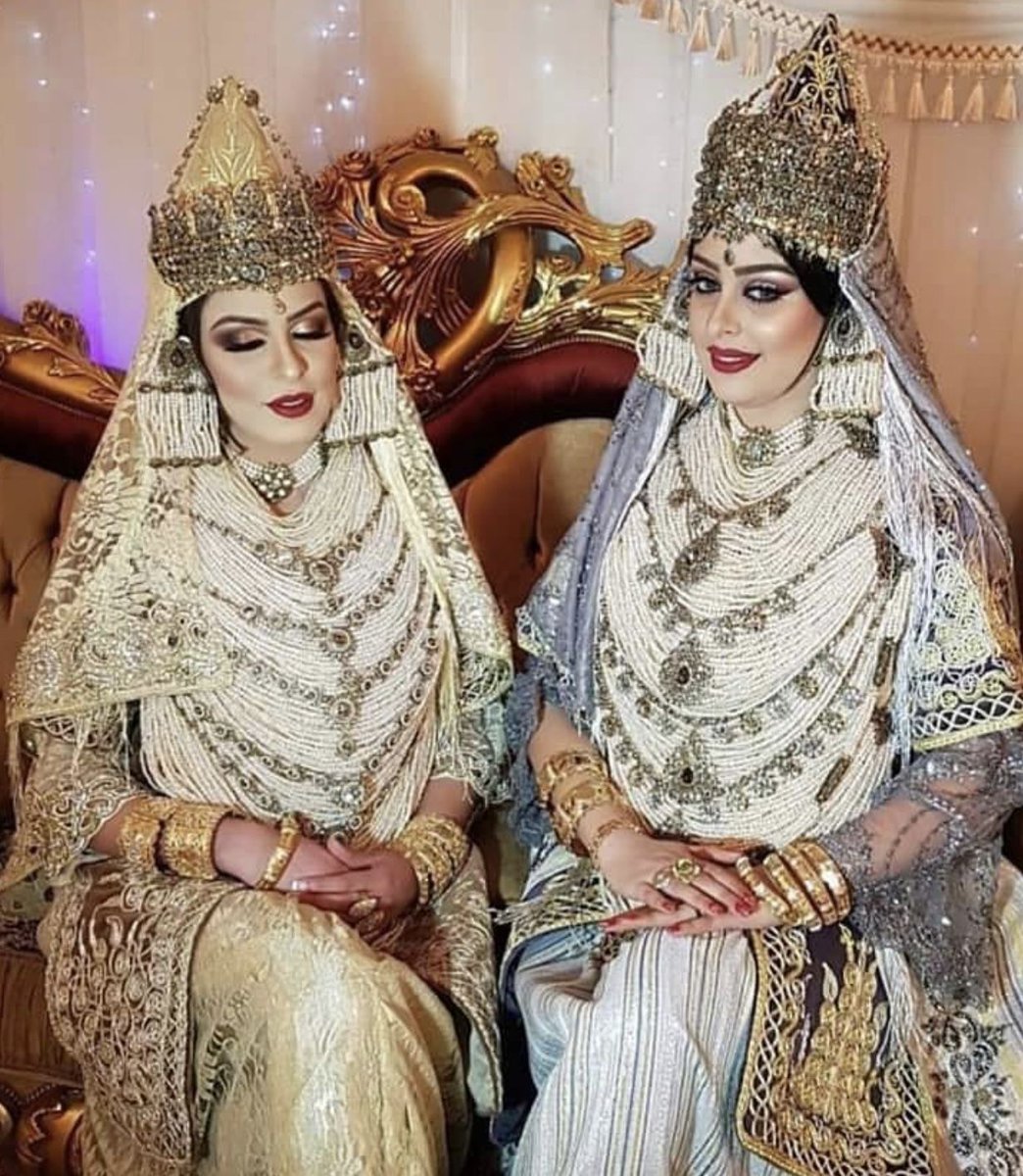 Tlemcen : La chedda est une tenue traditionnelle algérienne, plus précisément de la ville de Tlemcen, mais également portée dans l'ouest du pays notamment à Oran et Mostaganem. Pur produit de l'artisanat tlemcénien, elle était portée par les princesses tlemcéniennes d'antan.