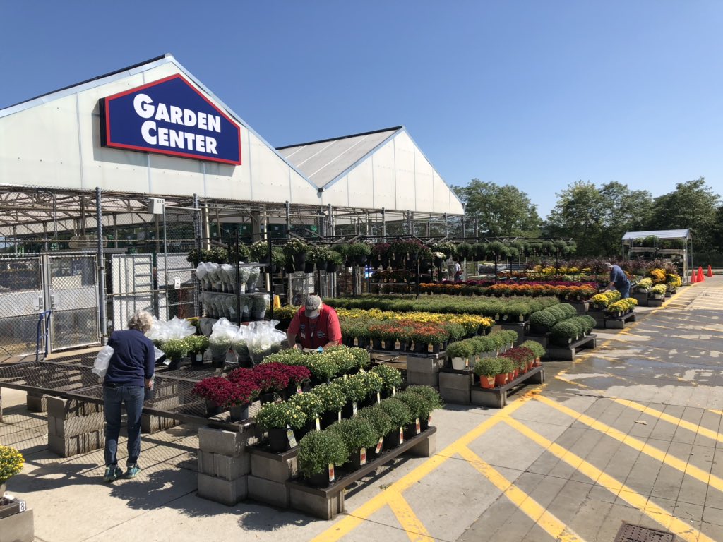 Beautiful day here at Lowe’s #671 Washington, Pa with customers out shopping. Jim helping Deb and RP Susan merchandise today’s order to continue to drive sales with fresh, quality Battlefield product just in!! <a href="/LBishPlants/">Lora Bishop</a> #Lowes <a href="/TipToeTyler/">Tyler Combs</a> <a href="/BattlefieldFarm/">Battlefield Farms</a>