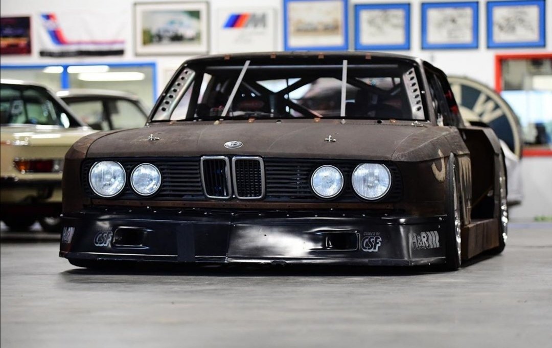 Till this day I am yet to find a build that infatuates me as much as Rusty SlammingtonQuick thread on the car and why it's so special, build quality aside.Started life as 1JZ swapped E28 535i stance car that burned down in a garage fire months before its Sema debut