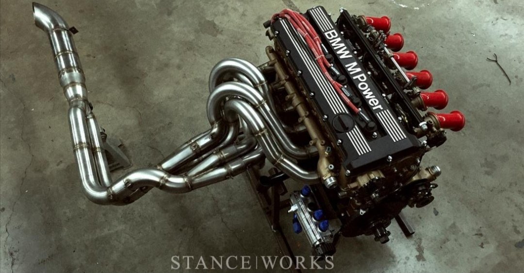 Forged pistons, a lightweight flywheel, flowed and ported heads, massive lift cams and a compression ratio increase of 14:1. The motor will now churn out a staggering 510hp at the crank. That's no easy feat for an NA 3.8LIt'll also sing all the way to a scorching 12,000 RPM