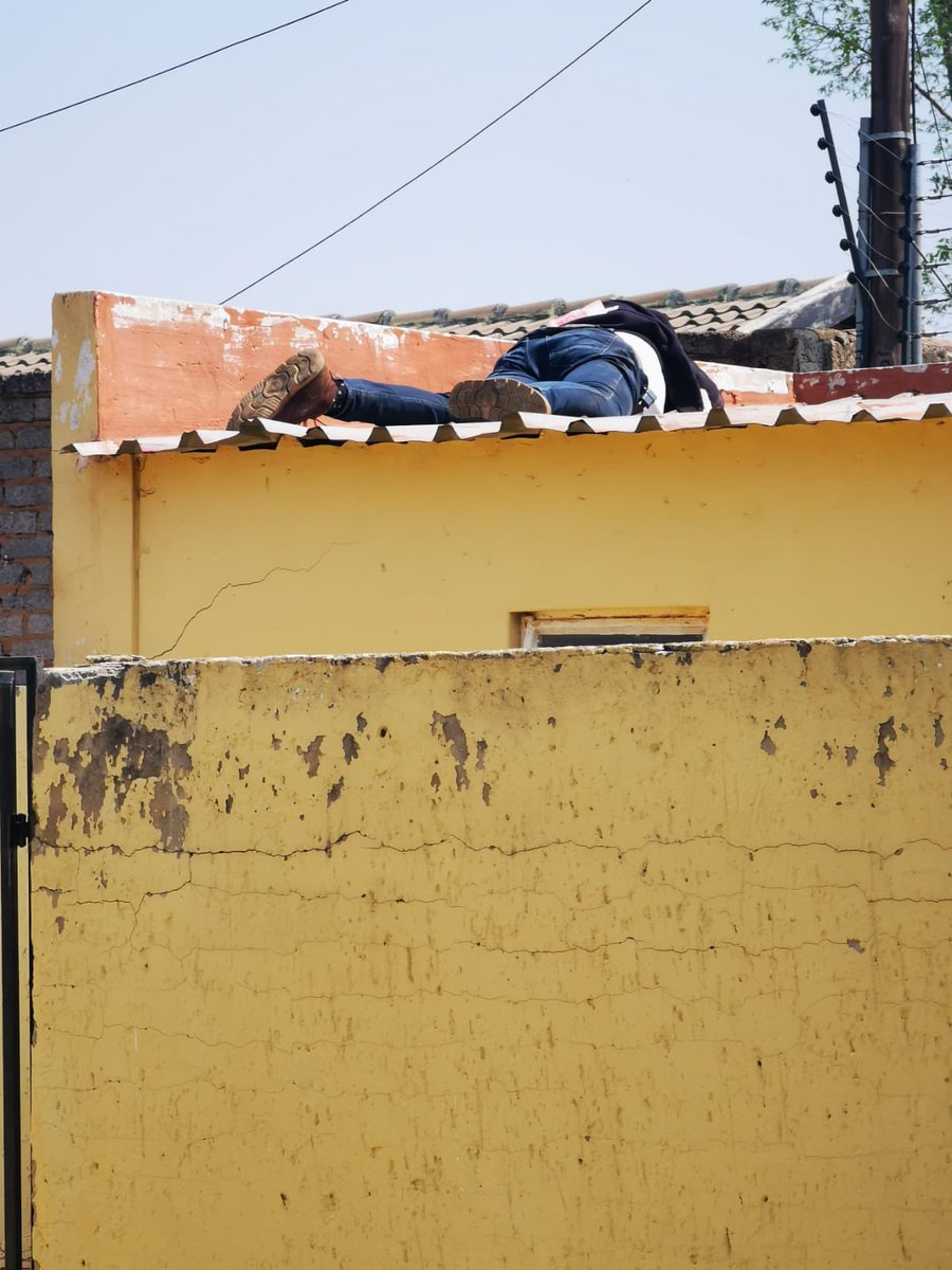 Abramjee's tweet image. Five suspected #CITRobbers killed in a shootout with police. #DawnPark WARNING: Graphic