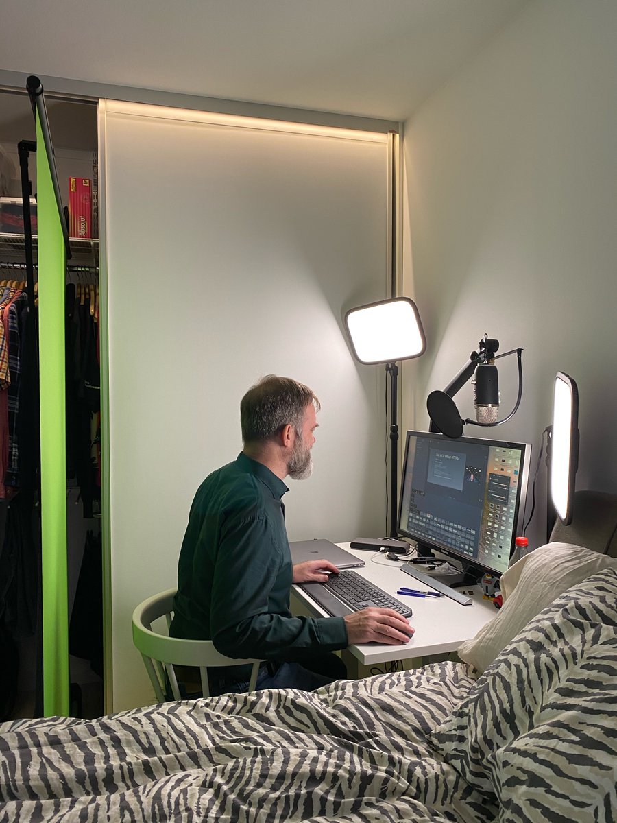 EvilapeHQ's tweet photo. When the bedroom doubles as a live stream studio. The clutter fortunately does not show on the stream. #streaming #youtube #sweoug @sweoug https://t.co/4E5bMSXKlt