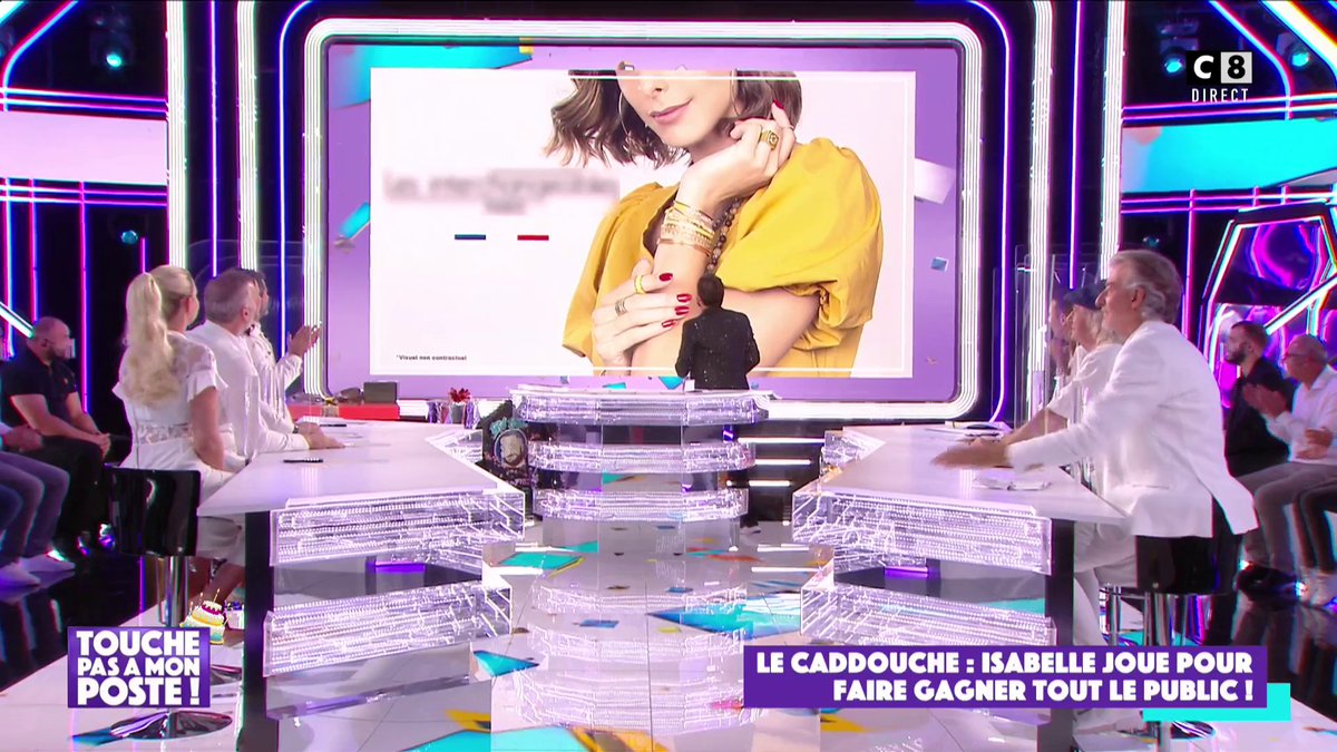 TBT9_W9's tweet photo. #TPMP
Tout le public gagne un magnifique coffrets bijoux #LesInterchangeables 💎 Merci à @EnzinoByInt pour ces magnifiques bijoux ornés de cristaux de Swarovski® ❤️ Des bijoux fabriqués et assemblés à la main dans un atelier parisien 😍 Plus d'infos ➡️https://t.co/ekFcKnuJy3 https://t.co/GtOhE2wKcx