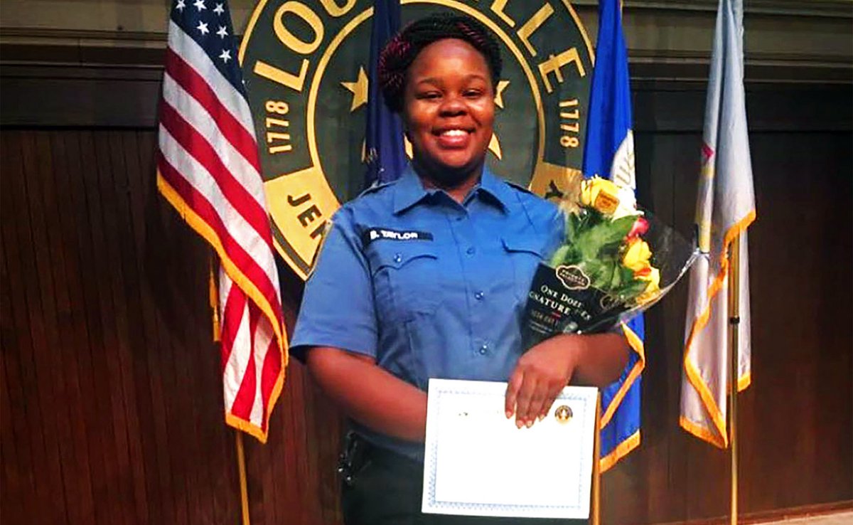 shomaristone's tweet photo. BREAKING: The Kentucky grand jury indicted officer Brett Hankinson for shooting into neighboring apartments but did NOT move forward with charges against any officers for their role in Breonna Taylor’s death. #BreonnaTaylor 
https://t.co/4amPsj44Ny https://t.co/Yw1tE4WyEY