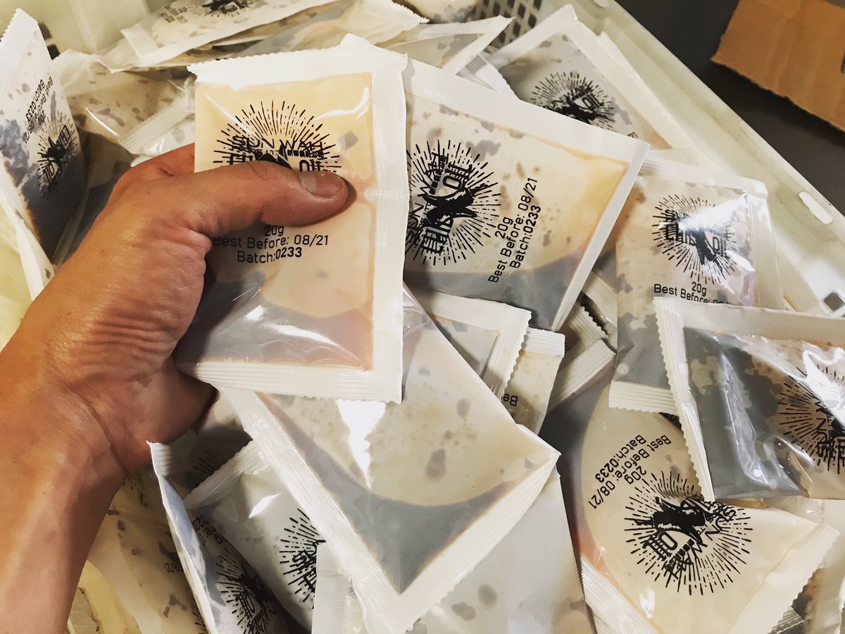 sunwahfoods's tweet image. Sachets are the new thing, we will be looking to start this pivot once we are 💯 happy with the packaging #chillioil #sachets #onetimeuse