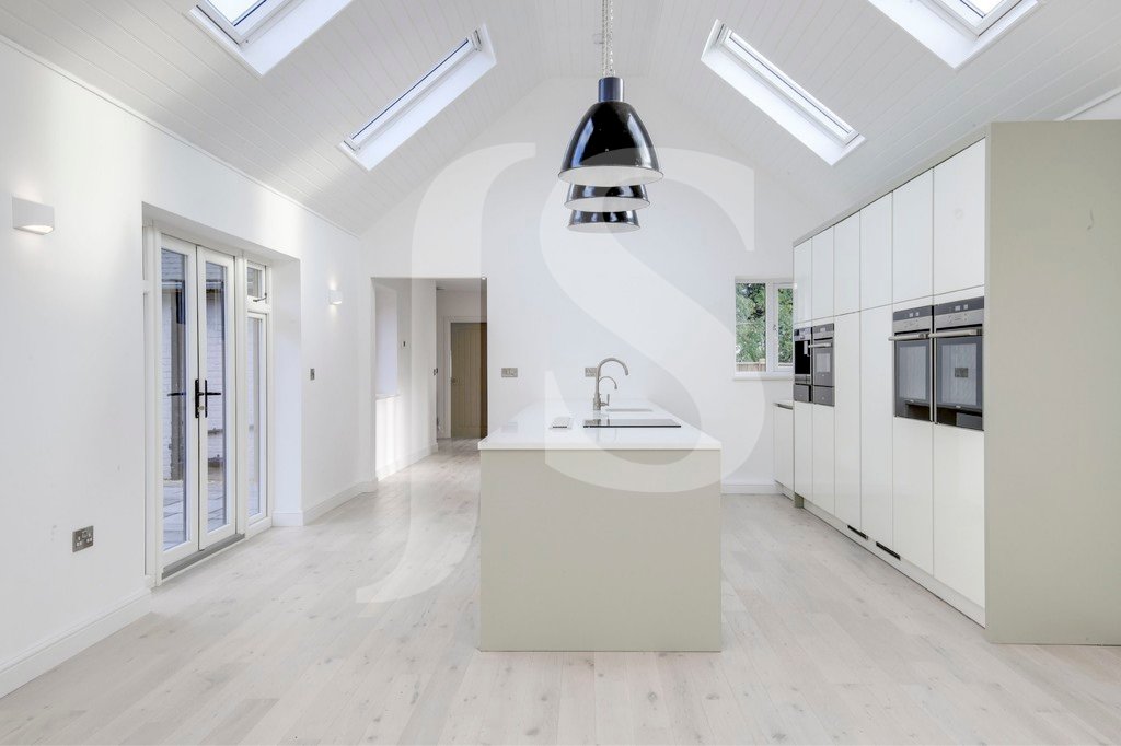 This fantastic 34ft triple aspect kitchen/dining/living space was designed with entertaining in mind. With a full range of integrated appliances, all this room needs is your furniture! l8r.it/kMwY #rightmove #zoopla #onthemarket #worthing #shoreham #brighton #home