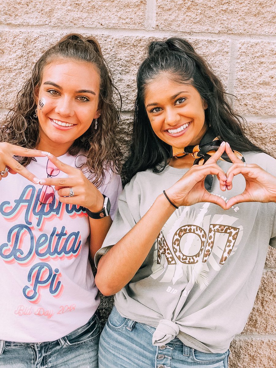 OKState_ADPi's tweet photo. This Wednesday we’re living for all of our Panhellenic sisters!! ☺️💞⚡️ #panlove #wlfeo https://t.co/BS05xTTT5t