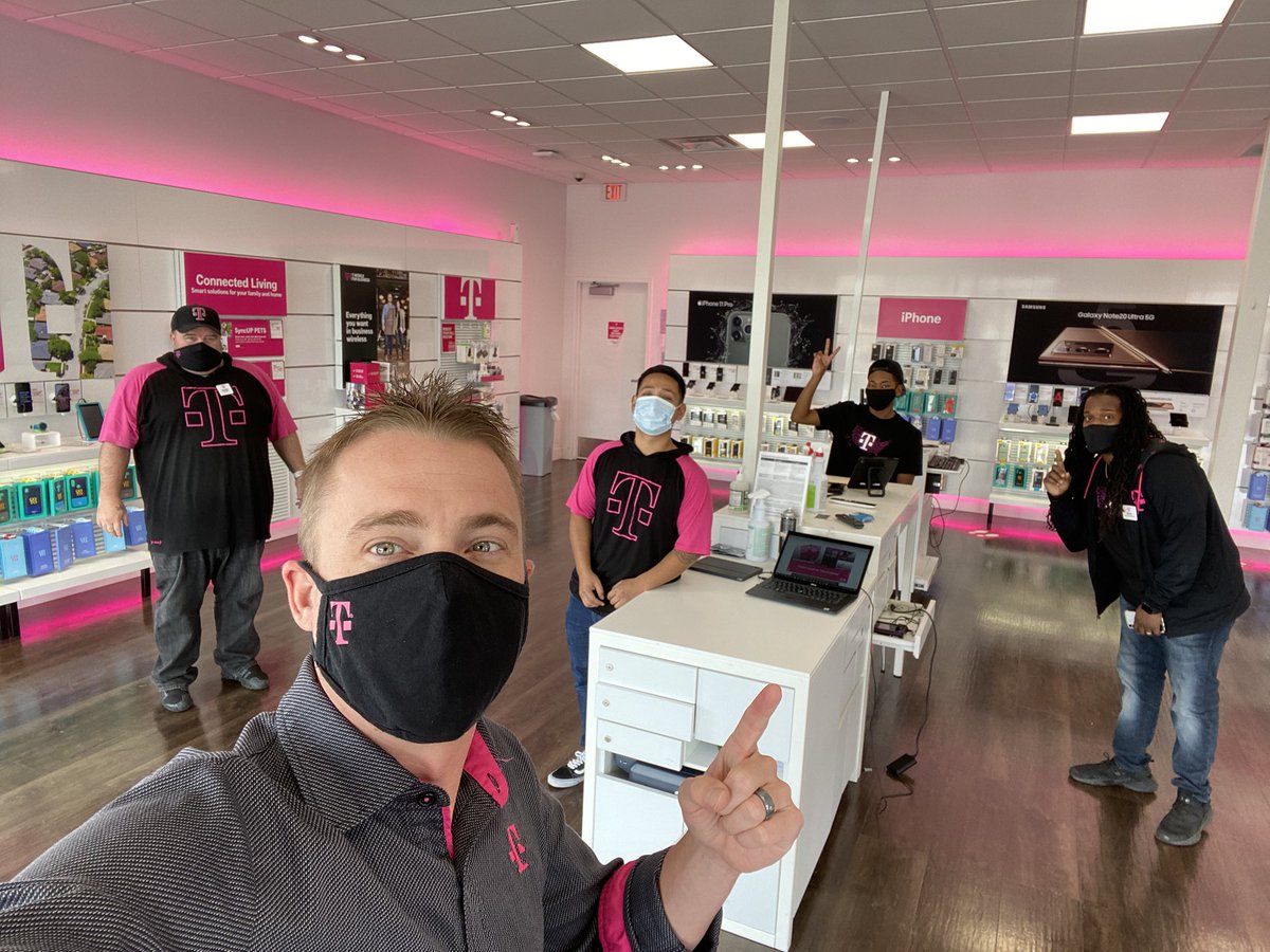 brad_potts's tweet photo. Hangin’ w the Carrier crew for the Day of Learning sessions! #Development #DFWSWAT https://t.co/5f67ddINKh