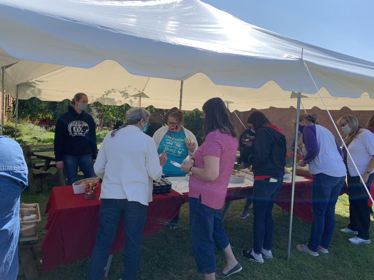 robin_verity's tweet photo. Thank you to The Whole Ox for appreciating our WGC teachers today with an AMAZING lunch!
Many smiles everywhere😊. Teachers are ready to share their smiles with our students tomorrow as they rock out another day! https://t.co/ZssTVKfMWi