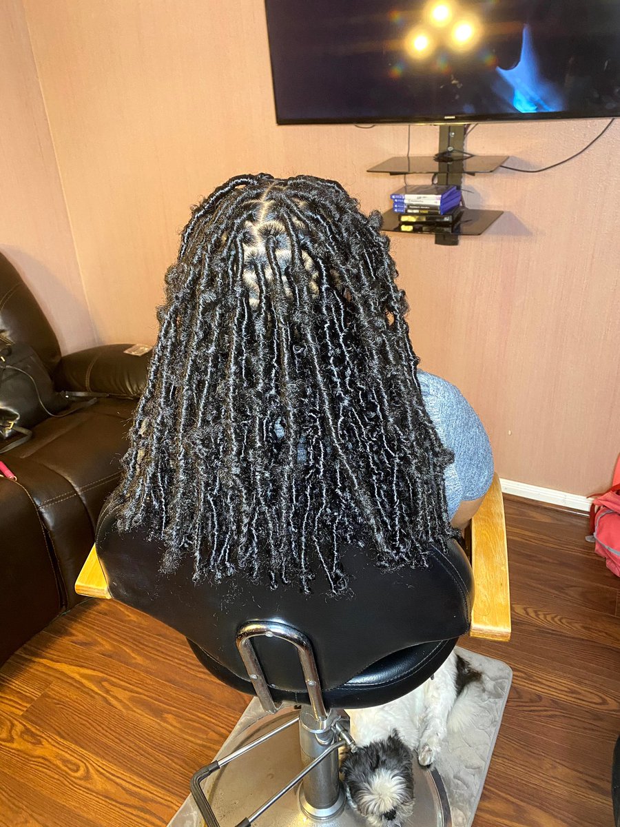 kaayd0ll_'s tweet image. Butterfly Locs 🦋 Book with me ‼️ #houstonlocs #houstonbutterflylocs #houstonknotlessbraids #houstonbraider #houstonsoftlocs #pvamu #txsu #uofh