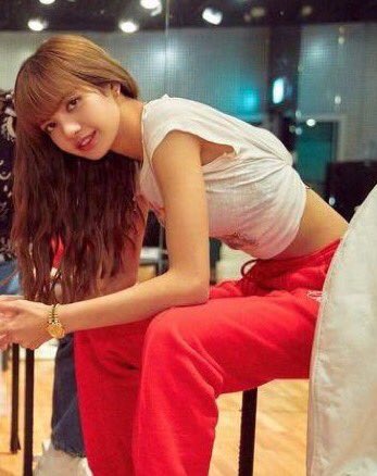 lisamygem's tweet image. thinking about lisa hanging around the dance studio in a white cropped top and colourful sweatpants 🥵