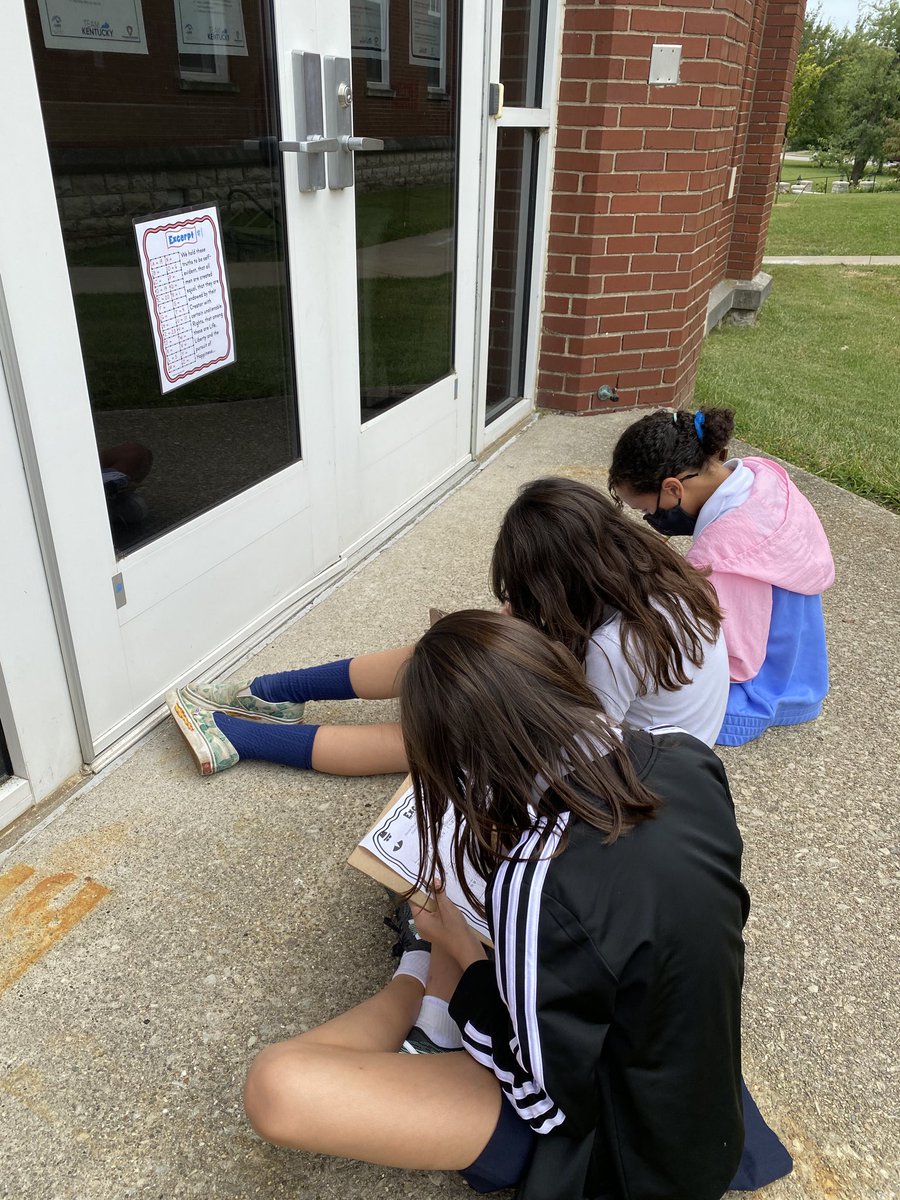 MrsRampenthal's tweet photo. Can they escape? Can they solve the puzzles? Can they examine the Declaration of Independence outdoors? Of course they can!! #whatwillIB #shms #wecandothis #outdoorclassroom https://t.co/eZ5THz8Crf